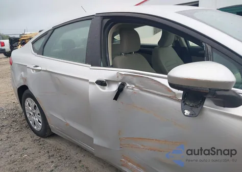 2019 Ford Fusion S z USA, uszkodzony, nr VIN 3FA6P0G71KR126921